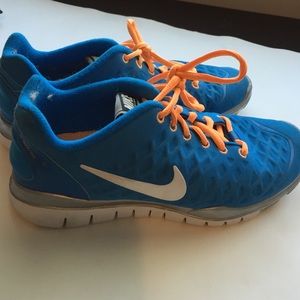 Nike Free TR FIT sz 8