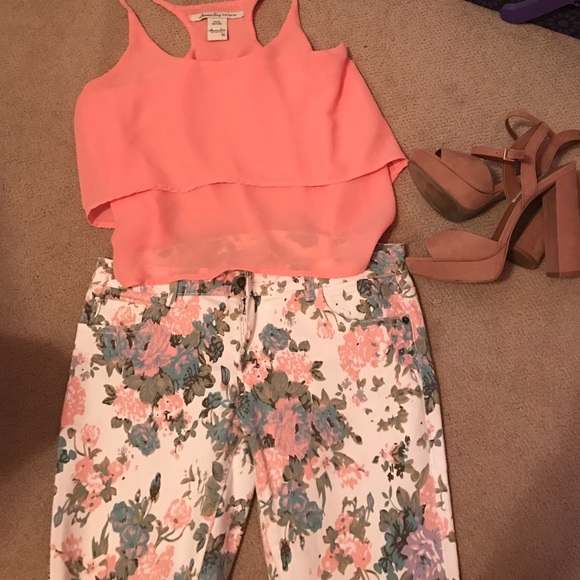 👗CLOSET CLEANOUT Floral Pants