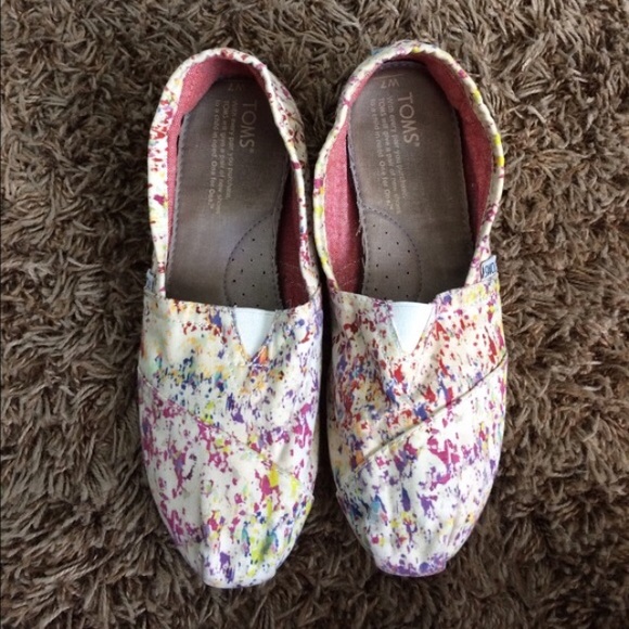Multi-colored Toms