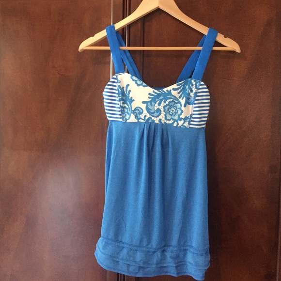 Lululemon top size 6