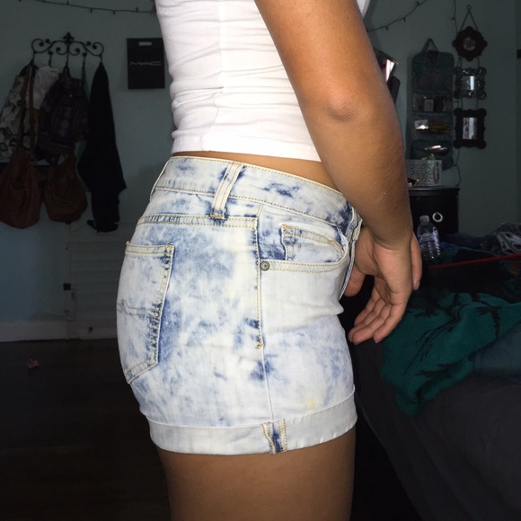 white and blue shorts - Picture 2 of 3