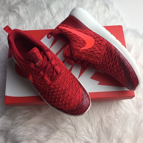 NWT Nike roshe one flyknit - Picture 2 of 4