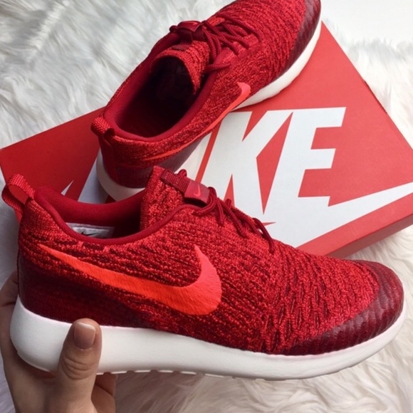 NWT Nike roshe one flyknit - Picture 3 of 4