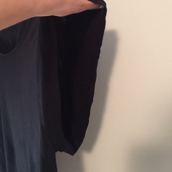 Basic black tee - Picture 3 of 3