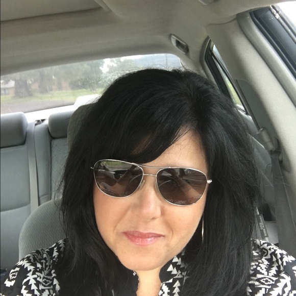 Meet your Posher, Denise - Picture 1 of 1