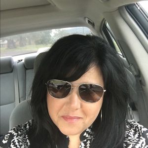 Meet your Posher, Denise