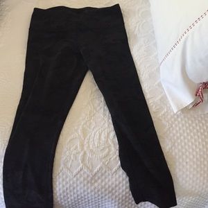 Camo Lululemon crops sz4