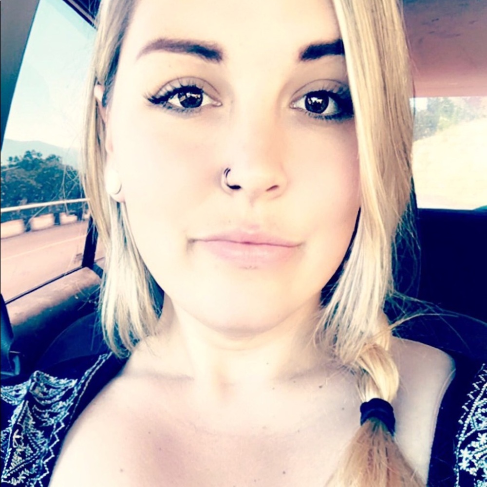 Meet your Posher, Elysa