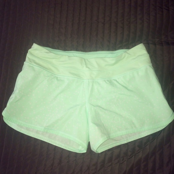 Lululemon petite for fresh teal groovy run shorts