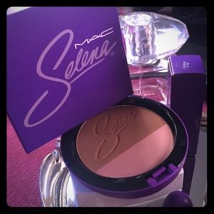 Selena Powder Blush