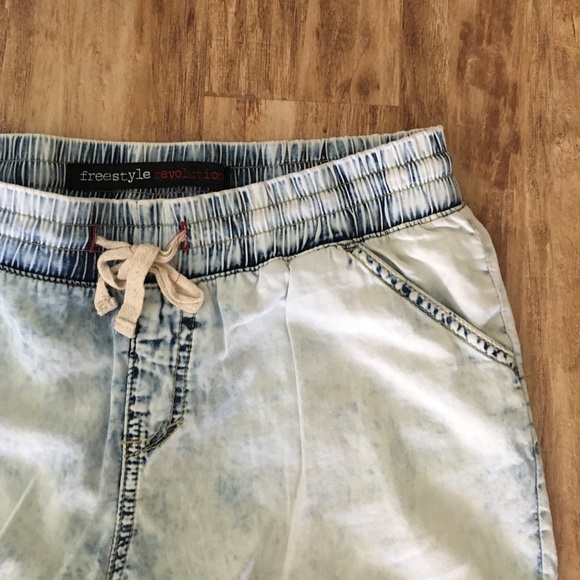 Jeans - Picture 2 of 3