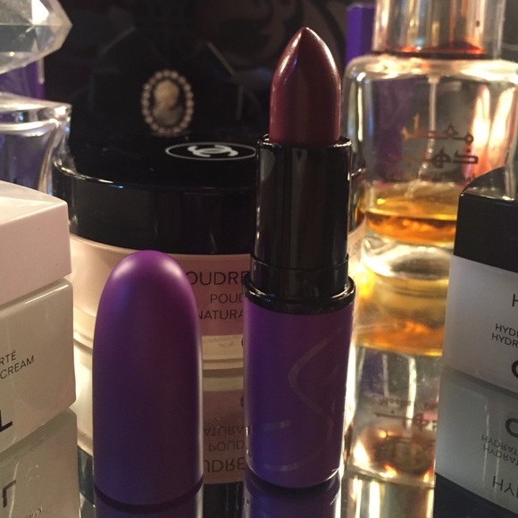 Matte Lipstick - Picture 3 of 3