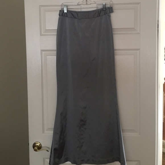 Fitted A-line long silver skirt