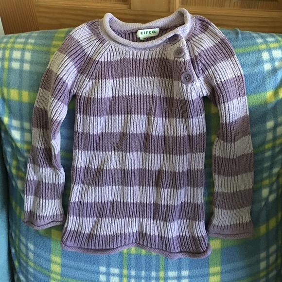Adorable sweater! 💕