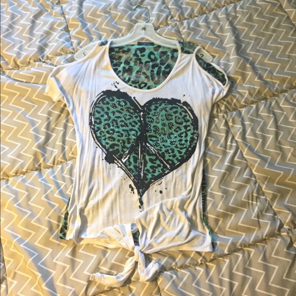 Graphic Tee w/ Cheetah Print