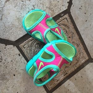 Like new! Nike sandals!