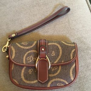 Dooney & Bourke wristlet