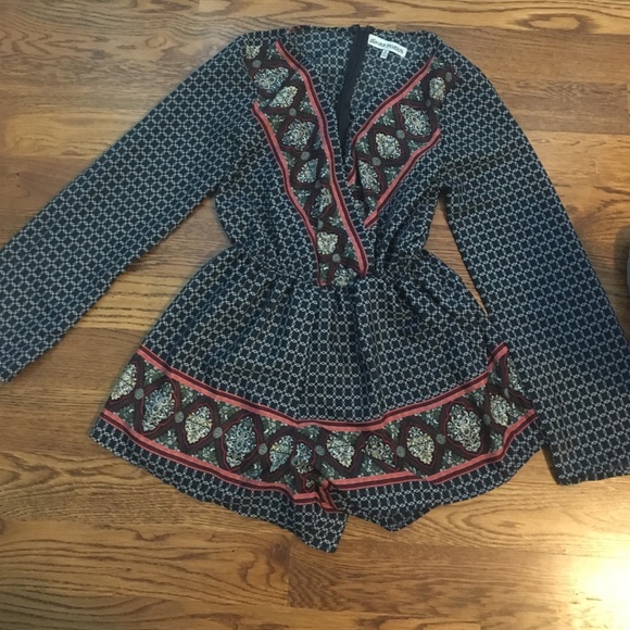 V cut long sleeve romper!