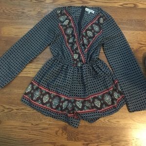 V cut long sleeve romper!