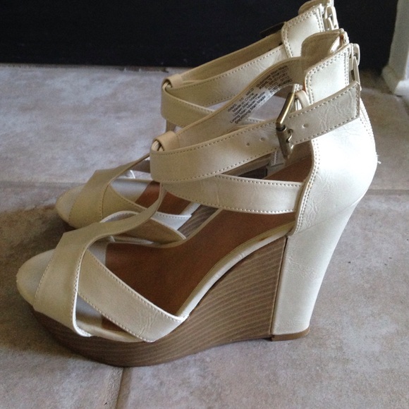 Elle Platform Ivory Wedges Size 10