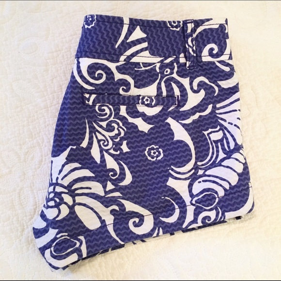 Lilly Pulitzer Pants - Lilly Pulitzer size 0 Walsh Shorts 3" inseam