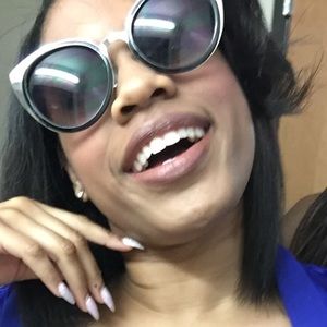 Meet your Posher, Janelle