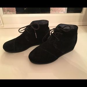 Kids TOMS Black Bootie Wedges 2.5