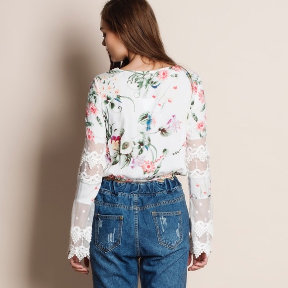 1DAYSALE Lace Up Floral Crop Top - Picture 3 of 4