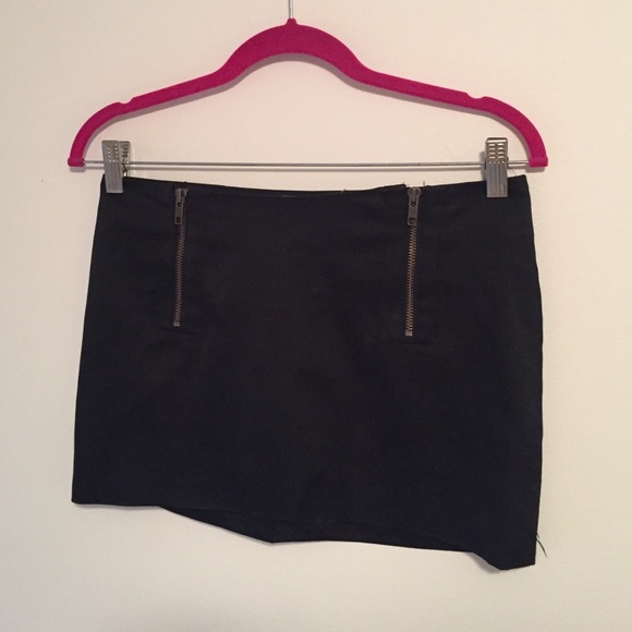 Elizabeth and James rock 'n roll mini