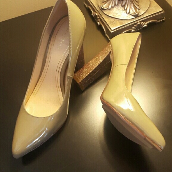 Cole Haan pumps size 7.5 light olive - Picture 1 of 3