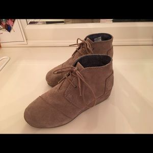 Kids TOMS Desert Bootie Wedges 2.5