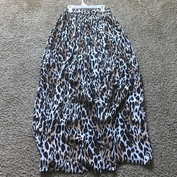 Long leopard print maxi skirt ankle length.