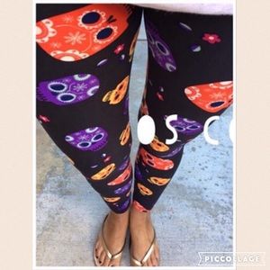Lularoe OS Black Sugar Skulls Halloween leggings