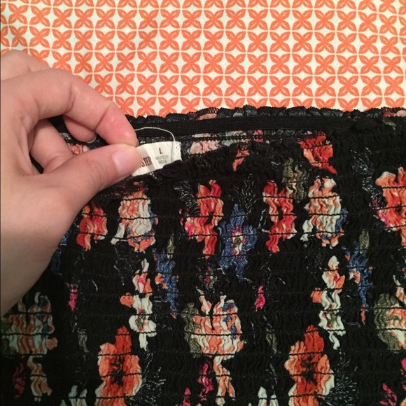 Smocked floral off shoulder crop top - Picture 2 of 3