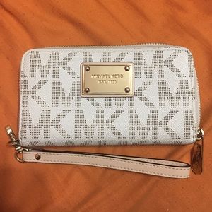 Michael Kors wristlet