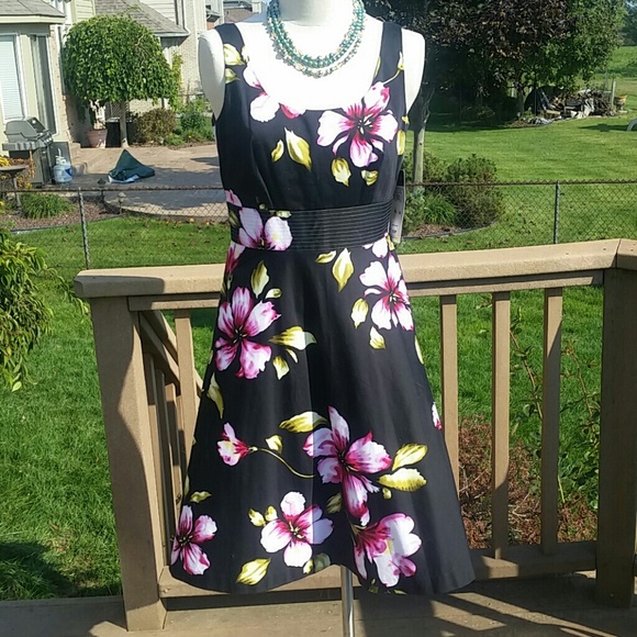 Donna Ricco Dresses & Skirts - Black and fuchsia floral Donna Ricco dress NWT