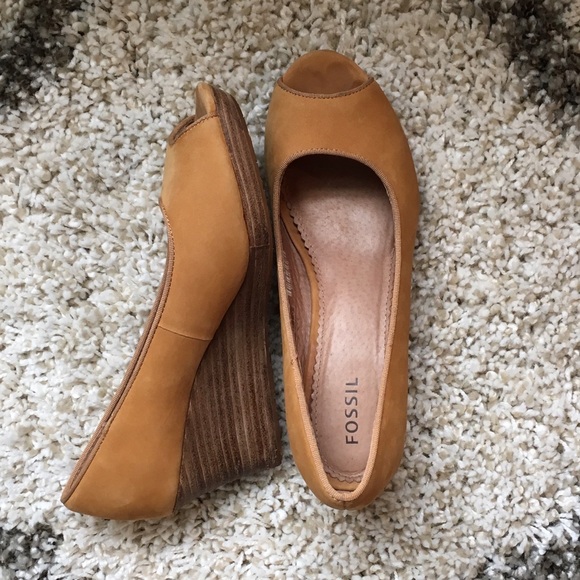 Fossil Shoes - Fossil | Sally wedge | Suede Peep Toe
