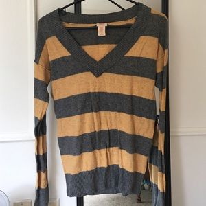 Long sleeved sweater