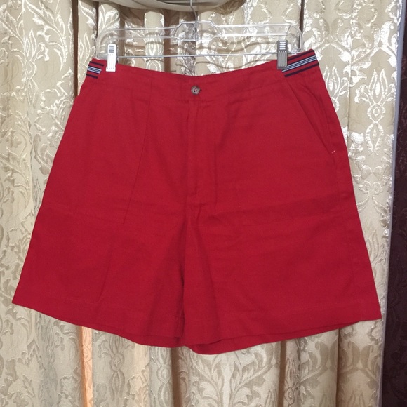 beautiful red short