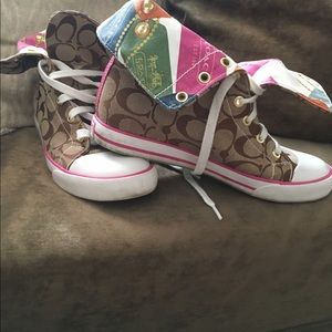 Hightop tan tennis shoes coach.