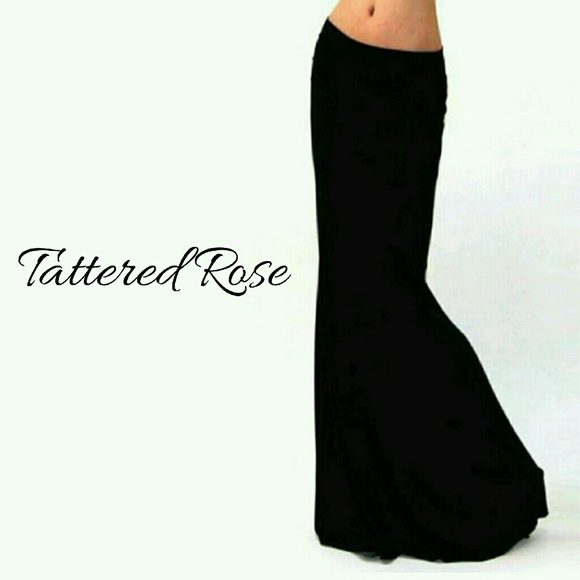 🌴Black Maxi Skirt - Picture 2 of 3