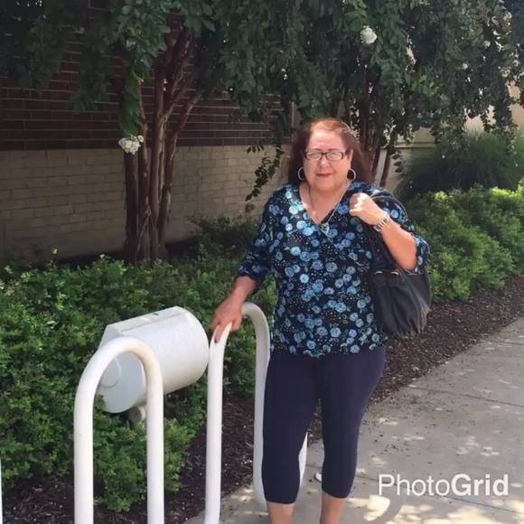 Meet your Posher, Mayra - Picture 1 of 1