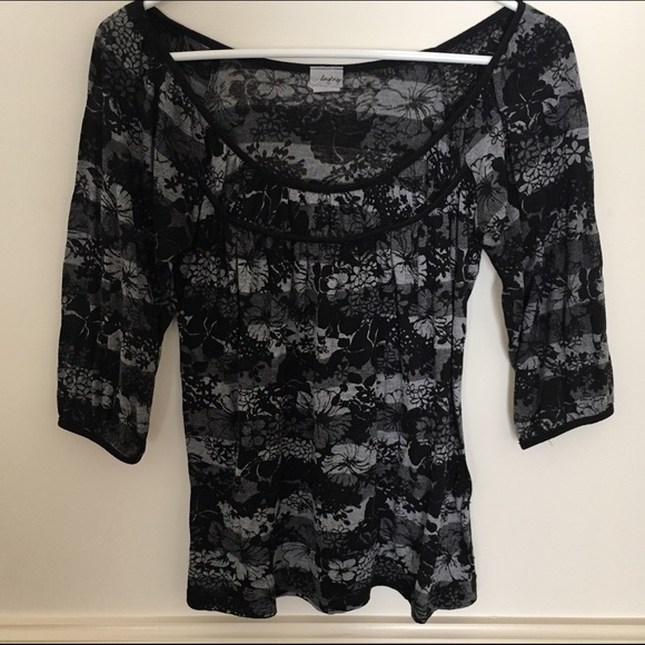 Daytrip Black and gray floral top