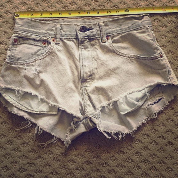 Light Wash Levi Short Cut Offs