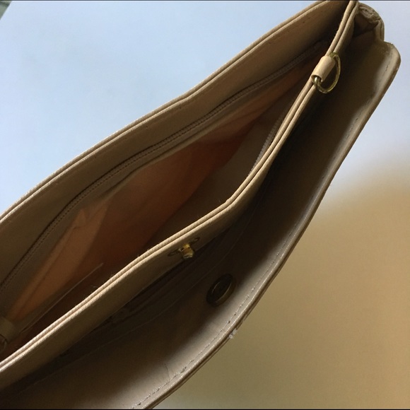 Vintagy Creamy Yellow Clutch with rose - Picture 3 of 4