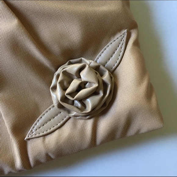 Vintagy Creamy Yellow Clutch with rose - Picture 4 of 4
