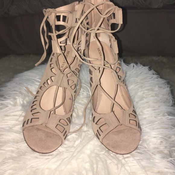 Modern vice size 10 suede lace up sandals