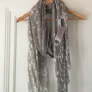 Tilo Heart Print Scarf