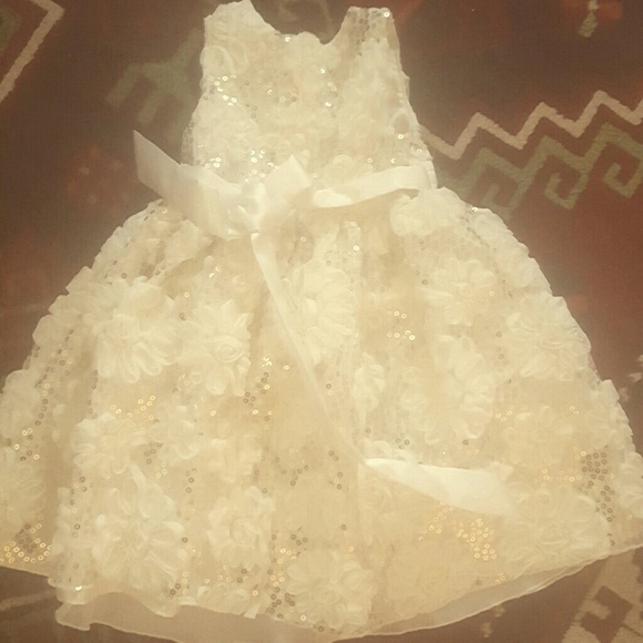 This dress is for age2-3 its so usable for birthda