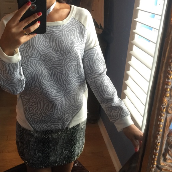 Elegant comfortable swetter - Picture 2 of 3